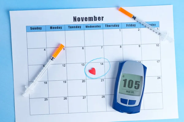 Glicosímetro Injeções Insulina Encontram Calendário Dia Mundial Diabetes Novembro Conceito — Fotografia de Stock