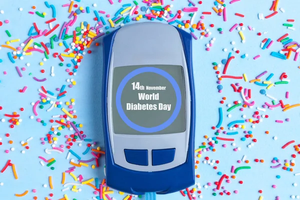 Diabetes Medidor Glicose Doce Fundo Azul Dia Mundial Diabetes Conceito — Fotografia de Stock