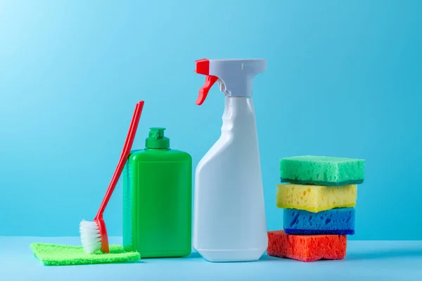 Productos Para Limpieza Casas Sobre Fondo Azul — Foto de Stock