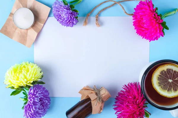 Concepto Floral Marco Para Texto Sobre Fondo Flores Caliente Con — Foto de Stock