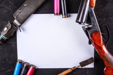 Kartuşları kopya alan arka plan ile. Avcılık kavramı.