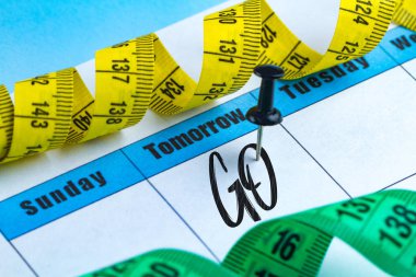 Motivasyon kavramı. Bir diyet planlama, spor, kendini geliştirme, sağlık ve başarı yarın için çalışıyor. Yarın ve Pazartesi kavramı. 