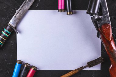 Kartuşları kopya alan arka plan ile. Avcılık kavramı.