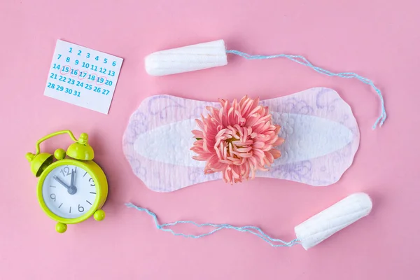 Tampões Para Menstruação Despertador Calendário Feminino Almofadas Femininas Uma Flor — Fotografia de Stock