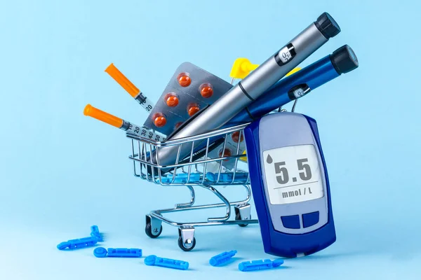Koncept Diabetes Cukrovka Diabetická Zásoby Obchodě Vozík Modrém Pozadí — Stock fotografie
