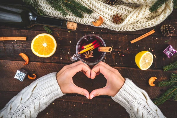 Bebida Quente Favorita Inverno Uma Xícara Vinho Quente Com Especiarias — Fotografia de Stock