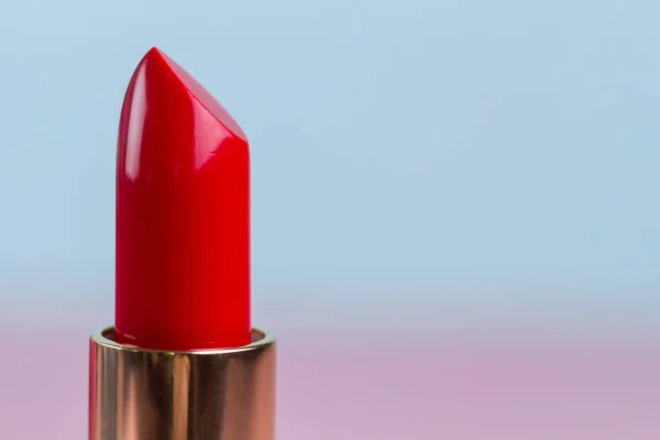 Lápiz Labial Rojo Cerca Cosméticos Mujer Para Maquillaje Copiar Espacio — Foto de Stock