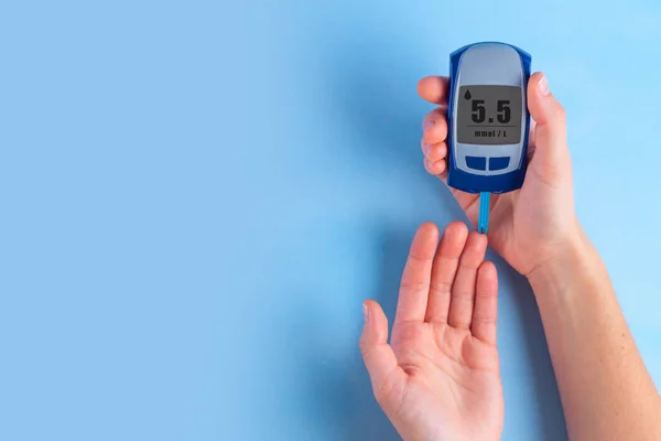 Diabético Mede Nível Glicose Sangue Conceito Diabetes Espaço Para Cópia — Fotografia de Stock