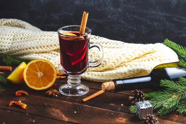 Mulled Wine Glass Citrus Fruits Spices Cozy Warm Winter Evenings — Stock Photo, Image