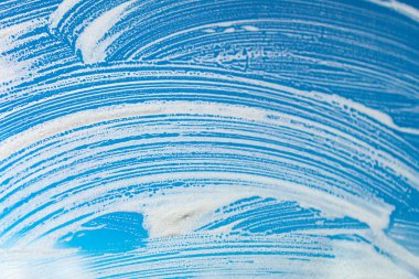 Doğal sabun köpük doku. Hafif mavi köpük izleme arka plan. Saflık kavramı. Yıkama pencere