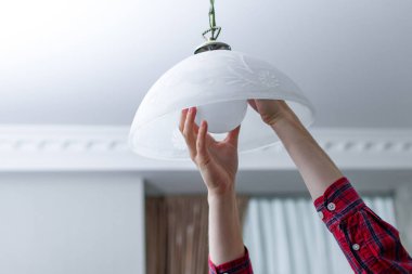 Avize evde kullanılan Led ampul değiştirme