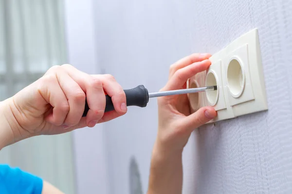 Repair wall sockets with a screwdriver