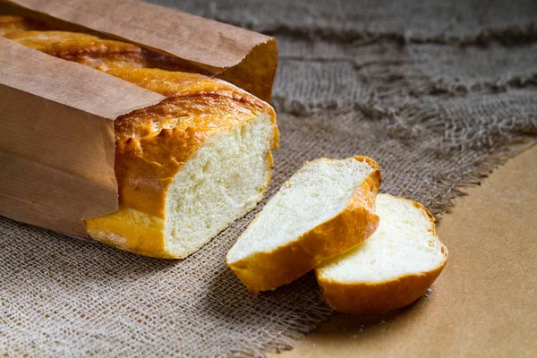 Langbrot Aus Der Bäckerei Auf Dem Tisch Backwaren Brot Aus — Stockfoto