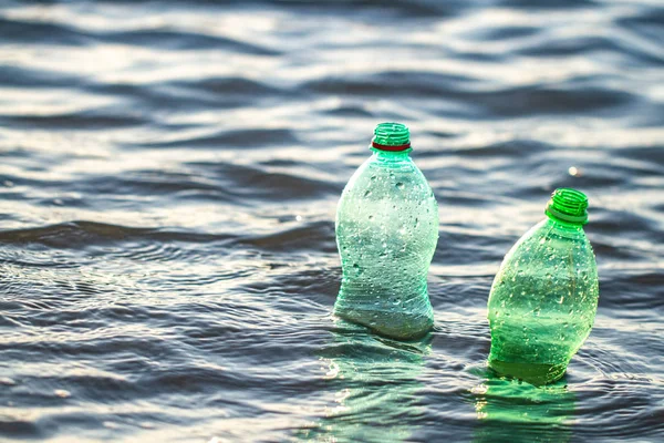 Deniz Plastik Şişede Akıntı Denizin Içine Plastik Atık Çevre Kirliliği — Stok fotoğraf