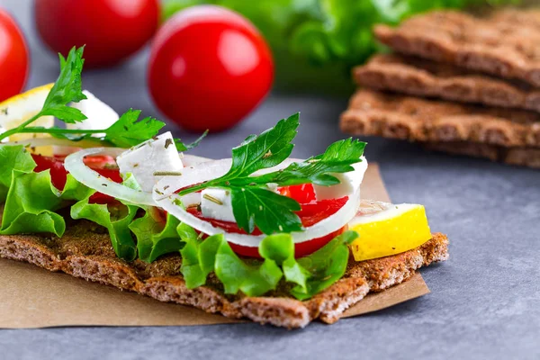 Crisp Sandwiches Cheese Tomatoes Lettuce Onion Fresh Parsley Dill Snack — Stock Photo, Image