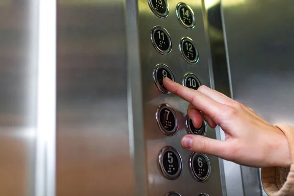 Нажимаю Кнопку Лифте Лифт Вызывает — стоковое фото