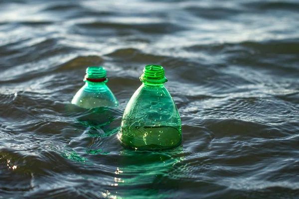 Deniz Plastik Şişede Akıntı Denizin Içine Plastik Atık Çevre Kirliliği — Stok fotoğraf