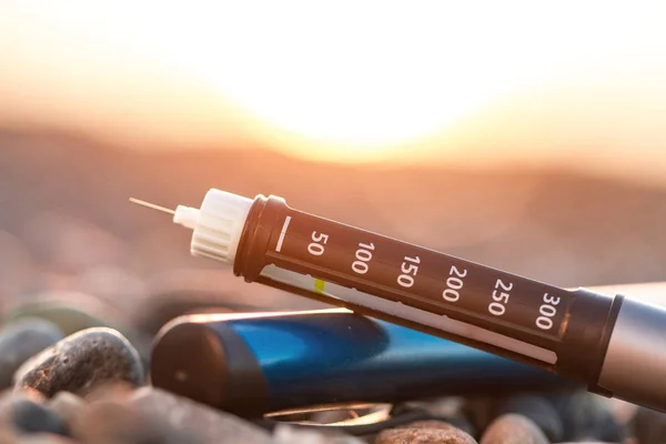 Seringa Caneta Injectável Insulina Praia Pôr Sol Diabetes Não Obstáculo — Fotografia de Stock