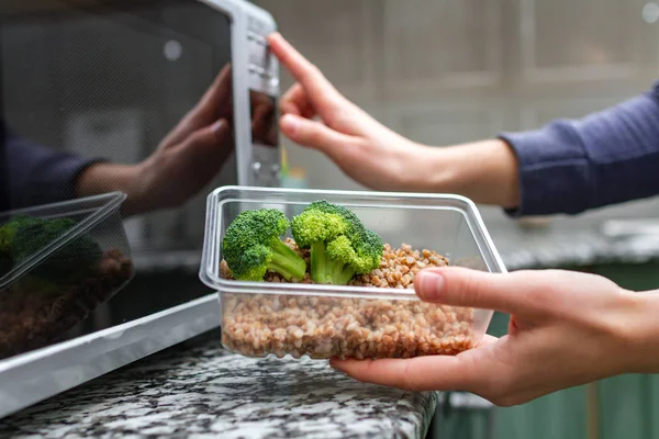 Using Microwave Oven Heating Food Woman Hand Going Heat Plastic — Stock Photo, Image