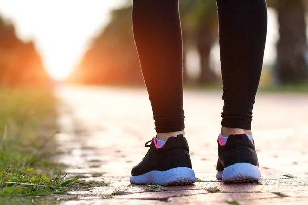 Jeune Femme Remise Forme Baskets Engagées Dans Entraînement Sportif Jogging — Photo