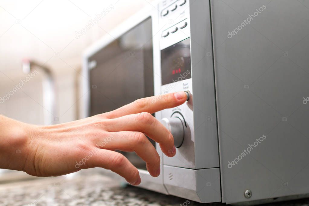 Using the microwave to heat food
