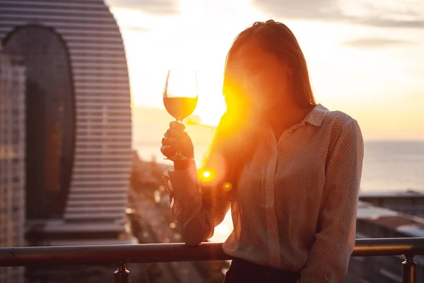 Young Woman Relaxing Drinking Glass Red Wine Balcony Sunset Evening — ストック写真