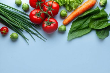 Diyet ve beslenme kavramı. O yemek için olgun taze sebze