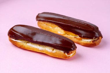 Geleneksel Fransız tatlısı. Muhallebi ve c ile lezzetli eclairs