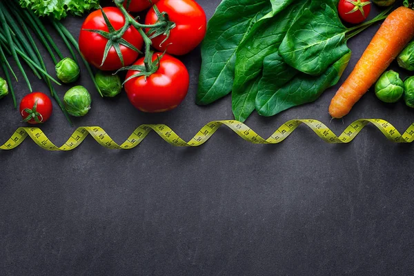 Légumes mûrs pour cuisiner des salades fraîches et des plats sains. Prop. — Photo