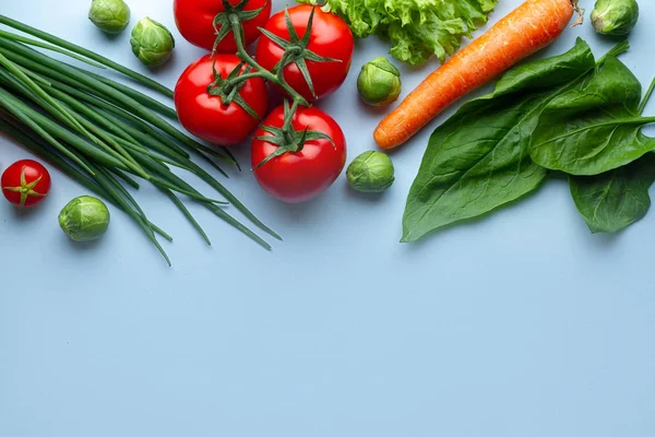 Diyet ve beslenme kavramı. O yemek için olgun taze sebze