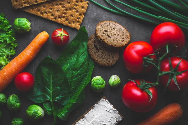 Dieta e nutrizione concetto. Matura verdure per cucinare fresco lui — Foto Stock