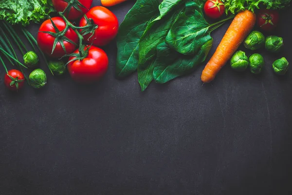 Verduras maduras para cocinar platos frescos y saludables. Nutricitis adecuada — Foto de Stock