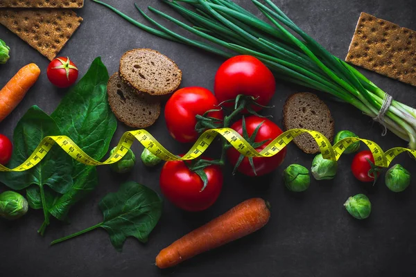 Dieta e nutrizione concetto. Matura verdure per cucinare fresco lui — Foto Stock