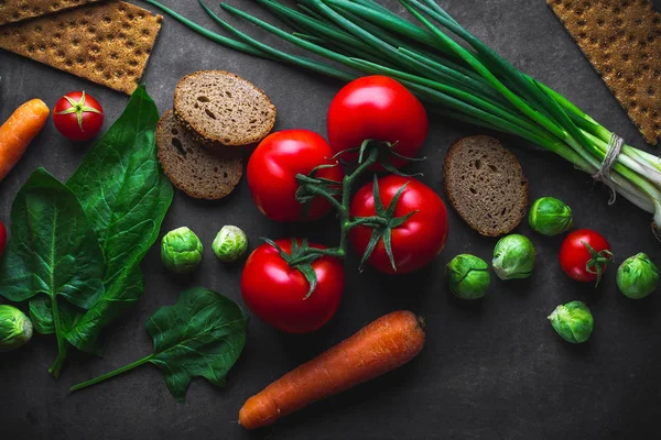 Concepto de dieta y nutrición. Verduras maduras para cocinar frescas — Foto de Stock