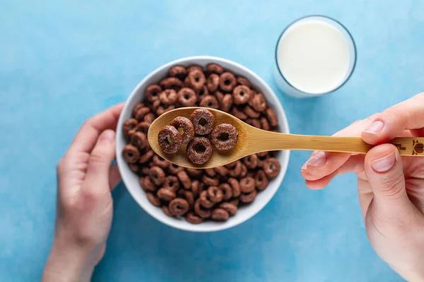 Chocolate Marrom Anéis Envidraçados Copo Leite Para Café Manhã Seco — Fotografia de Stock