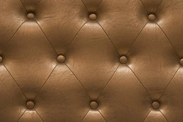 Altın sarısı deri bir bez parçası. Zamansız zarafetin atmosferini yayıyor. Karmaşık dokusu tarafından özenle işlenmiş..