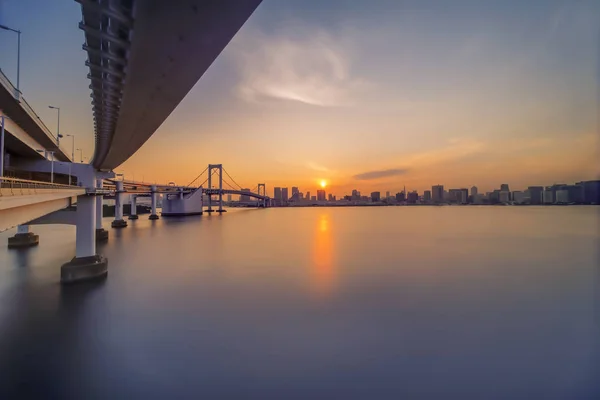 Fotografia Lunga Esposizione Del Tramonto Rainbow Bridge Tokyo Bay Sullo — Foto Stock