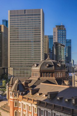 Marunouchi tarafında Tokyo Tren İstasyonu şehirdeki Chiyoda, Tokyo, Japonya. İstasyon onun yön tabela Marunouchi ve Yaesu taraf ayrılmıştır. 