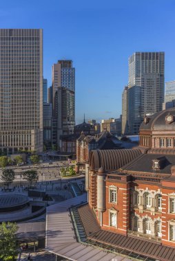 Marunouchi tarafında Tokyo Tren İstasyonu şehirdeki Chiyoda, Tokyo, Japonya. İstasyon onun yön tabela Marunouchi ve Yaesu taraf ayrılmıştır.