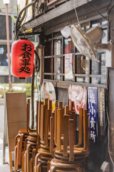 Alte Retro Japanische Metallschilder Und Rote Laterne Aus Reispapier Mit — Stockfoto