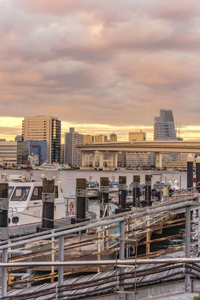 Sunset Circular Highway Leading Rainbow Bridge Police Ships Moored Odaiba — Stock Photo, Image