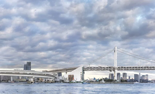 Circular Highway Leading Rainbow Bridge Odaiba Bay Tokyo — Stock Photo, Image