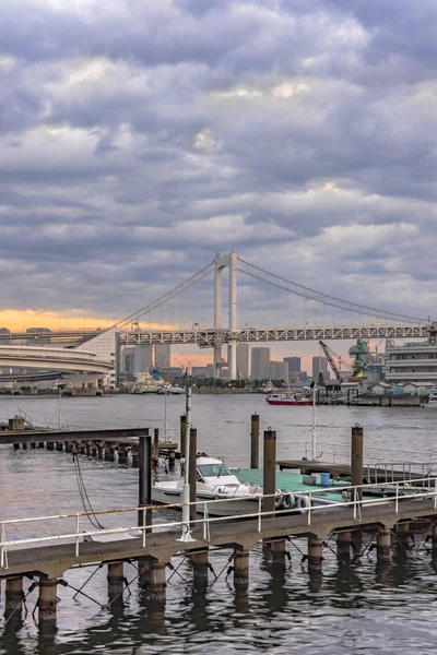 Pont Arc Ciel Avec Cargos Bateaux Croisière Amarrés Naviguant Dans — Photo