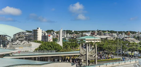 Edificio Del Centro Congressi Okinawa Decorato Con Palme Vicino Alla — Foto Stock