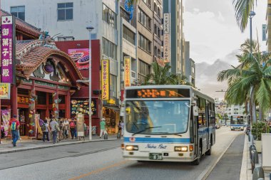 Sumiyoshi-Cho, Naha, Okinawa deniz üzerinde günbatımı 