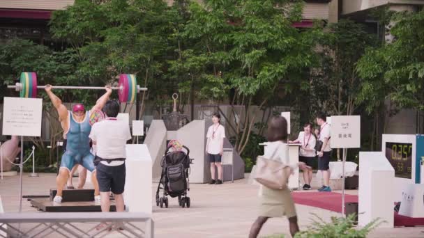 2019年7月26日 2020年の東京オリンピックをテーマに開催されるイベント Change Tokyo 2020 通行人は トップアスリートによって超えた信じられないほどの限界を再発見するためにオリンピックのスポーツ規律をテストすることができます — ストック動画