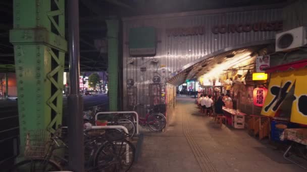 Japanese lantern where it is written "Sake Bar" on underpass Yuraku Concourse. — Stock Video