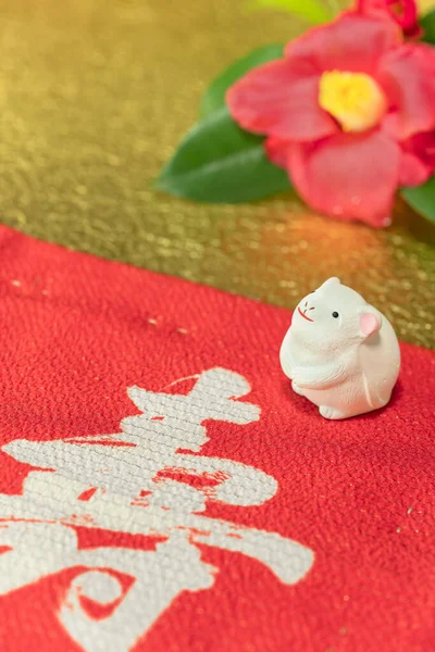Японская Открытка Цветком Цубаки Называемая Зимней Розой Милой Крысиной Фигуркой — стоковое фото