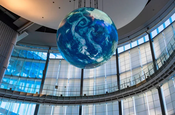 Tokyo Japan Maart 2020 Low Angle View Earth Globe Display — Stockfoto