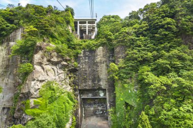 Nokogiri Dağı 'ndaki taş ocağının halat ve telleri ya da Futtsu şehrinin Kanayama ilçesindeki testere dişli dağ..